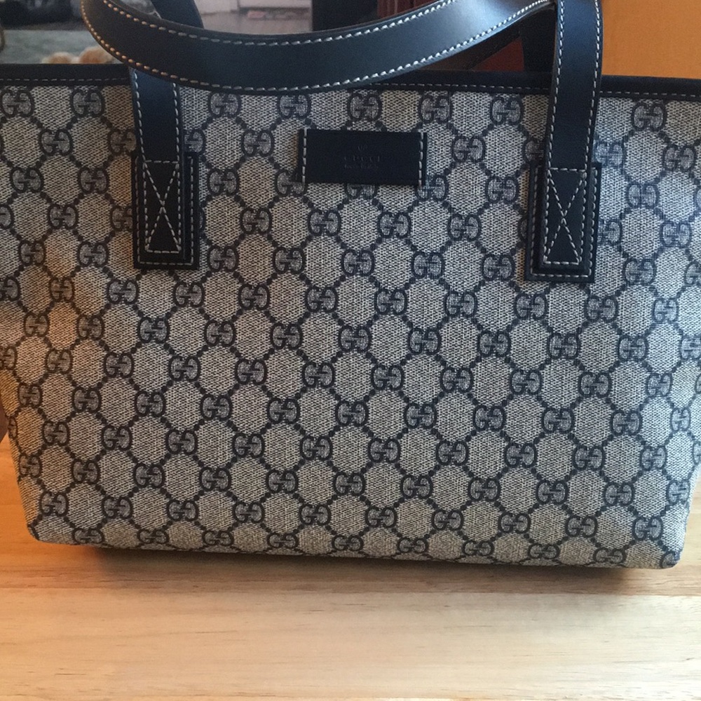 NWOT Gucci Signature bag with leather trim